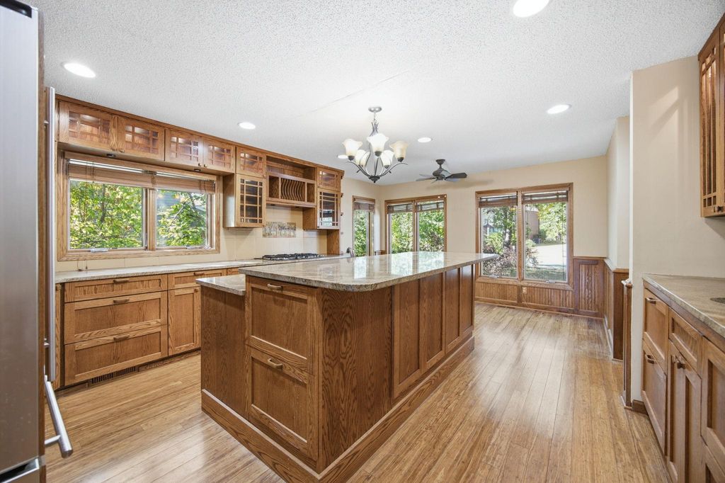 8031 Tierneys Woods Curve, Bloomington, MN 55438 — photo 3