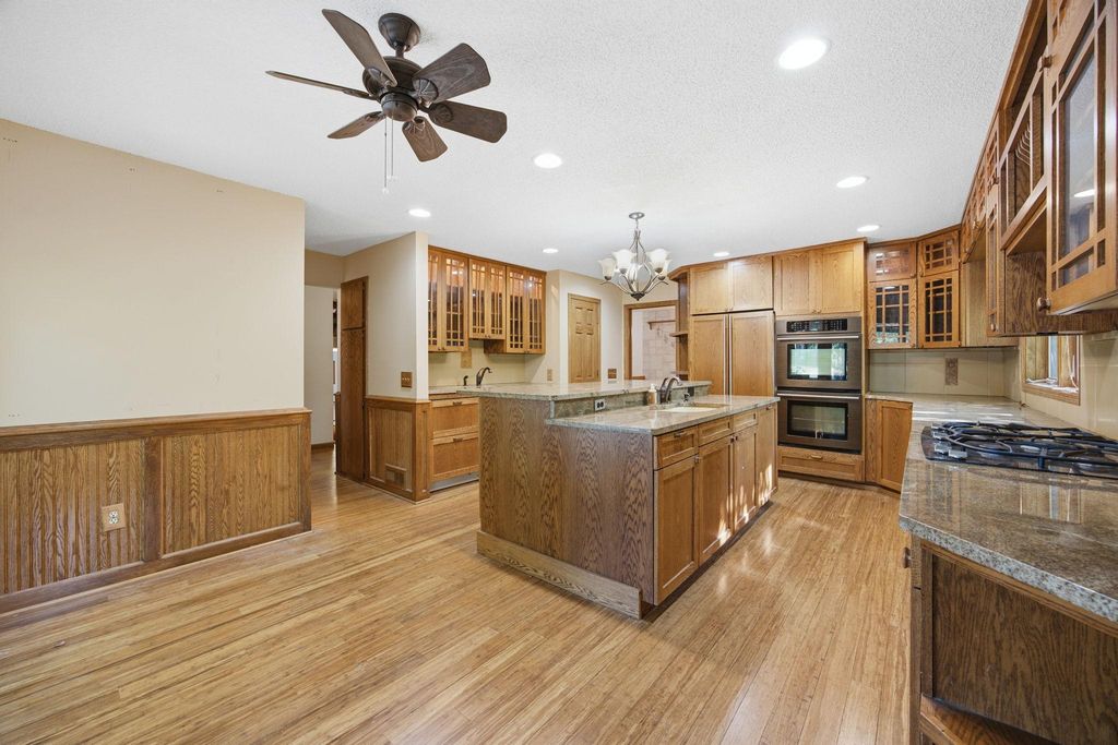 8031 Tierneys Woods Curve, Bloomington, MN 55438 — photo 4
