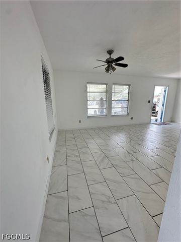 10 Tangerine CT, Lehigh Acres, FL 33936