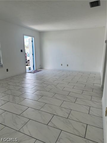 10 Tangerine CT, Lehigh Acres, FL 33936
