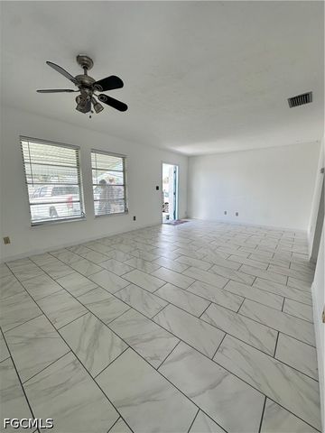 10 Tangerine CT, Lehigh Acres, FL 33936