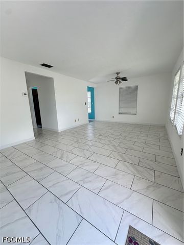 10 Tangerine CT, Lehigh Acres, FL 33936
