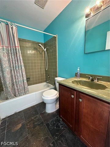 10 Tangerine CT, Lehigh Acres, FL 33936