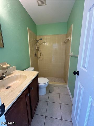10 Tangerine CT, Lehigh Acres, FL 33936