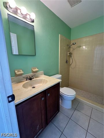 10 Tangerine CT, Lehigh Acres, FL 33936