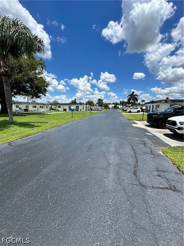 10 Tangerine CT, Lehigh Acres, FL 33936