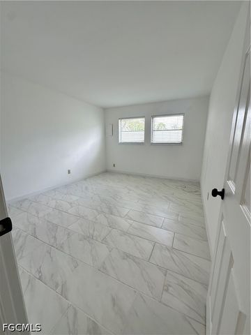 10 Tangerine CT, Lehigh Acres, FL 33936