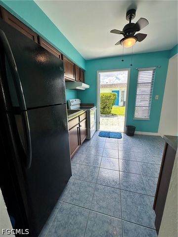 10 Tangerine CT, Lehigh Acres, FL 33936