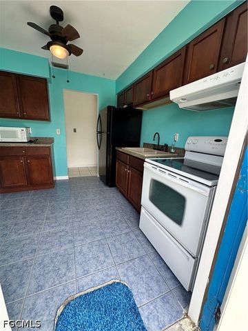 10 Tangerine CT, Lehigh Acres, FL 33936