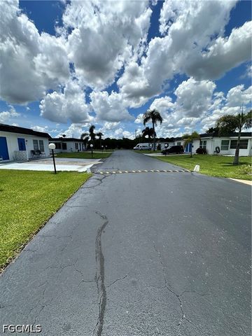 10 Tangerine CT, Lehigh Acres, FL 33936