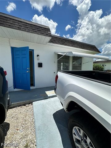 10 Tangerine CT, Lehigh Acres, FL 33936