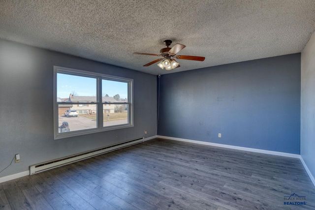 529 BLUEBIRD DR, Box Elder, SD 57719