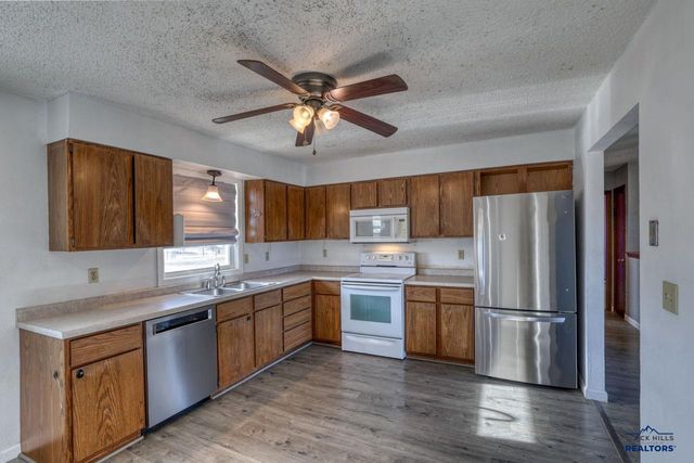 529 BLUEBIRD DR, Box Elder, SD 57719