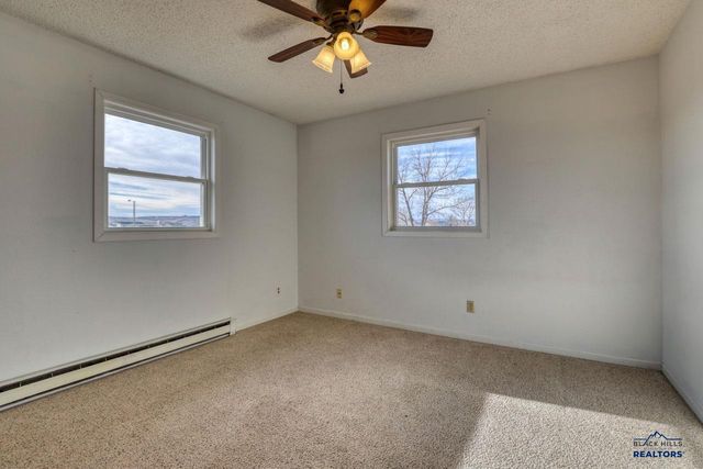 529 BLUEBIRD DR, Box Elder, SD 57719