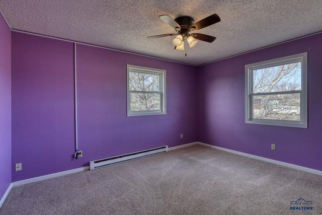 529 BLUEBIRD DR, Box Elder, SD 57719