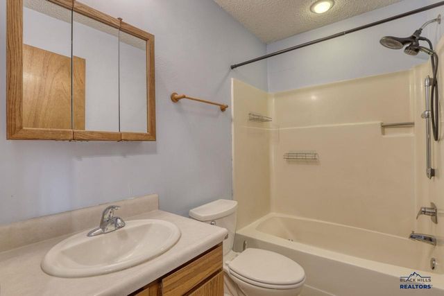 529 BLUEBIRD DR, Box Elder, SD 57719