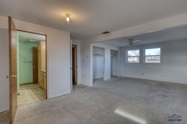 529 BLUEBIRD DR, Box Elder, SD 57719