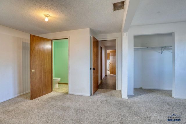 529 BLUEBIRD DR, Box Elder, SD 57719