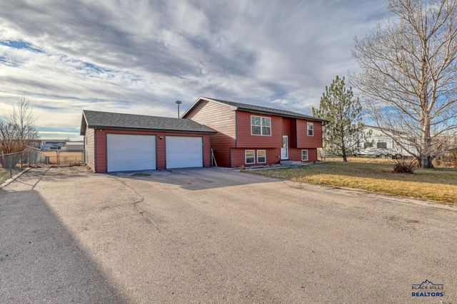 529 BLUEBIRD DR, Box Elder, SD 57719