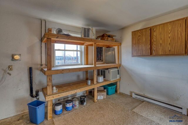 529 BLUEBIRD DR, Box Elder, SD 57719