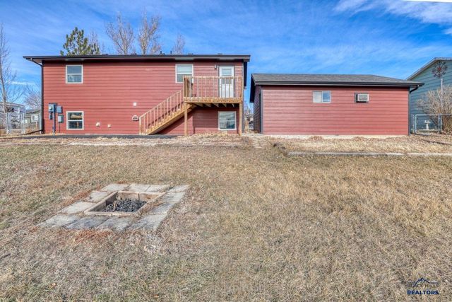 529 BLUEBIRD DR, Box Elder, SD 57719