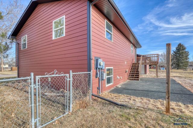 529 BLUEBIRD DR, Box Elder, SD 57719