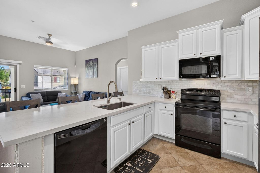 2725 E MINE CREEK Road 2020, Phoenix, AZ 85024 — photo 4