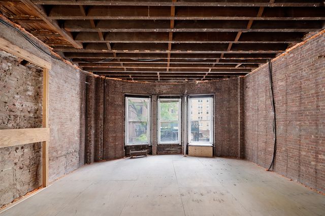 18 W 76TH Street, New York City, NY 10023