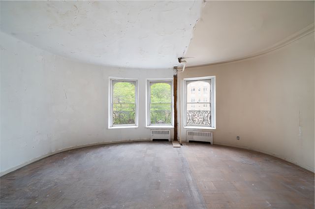 18 W 76TH Street, New York City, NY 10023