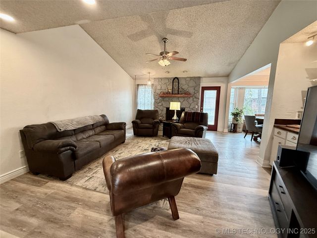 443 Shadow Lane, Sapulpa, OK 74066