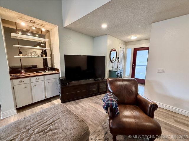 443 Shadow Lane, Sapulpa, OK 74066