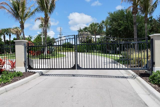 1753 NE White Pine Terrace, Jensen Beach, FL 34957