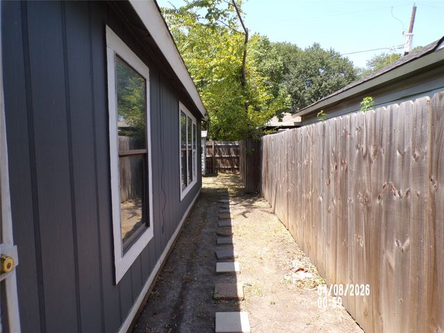 10327 WHITINGHAM Drive, Dallas, TX 75227