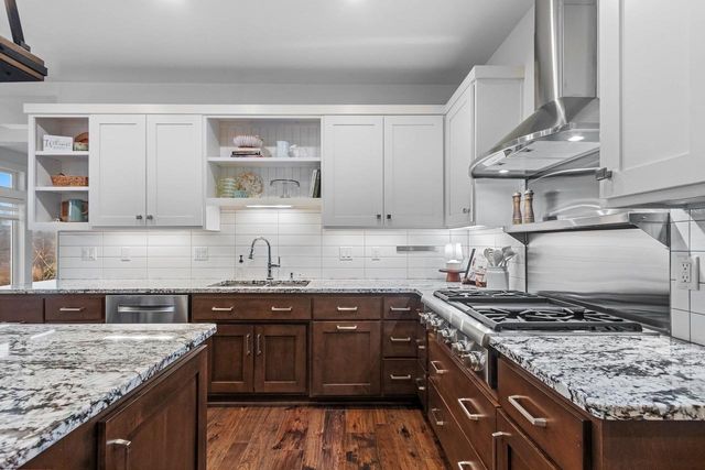2875 STONE CREEK CIRCLE, Suamico, WI 54313