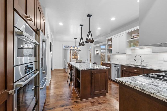2875 STONE CREEK CIRCLE, Suamico, WI 54313