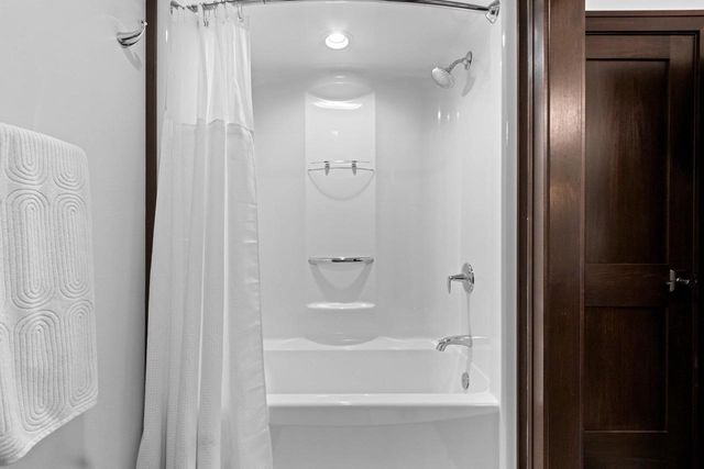 2875 STONE CREEK CIRCLE, Suamico, WI 54313