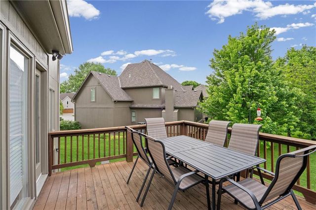 8011 Parkview Drive, Parkville, MO 64152