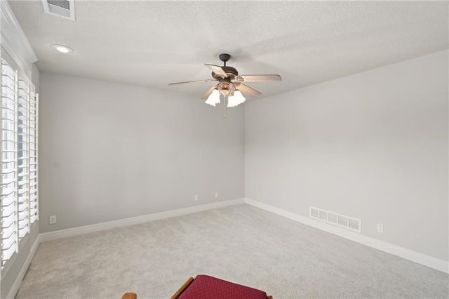 8011 Parkview Drive, Parkville, MO 64152