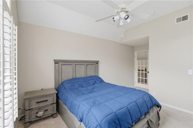 8011 Parkview Drive, Parkville, MO 64152