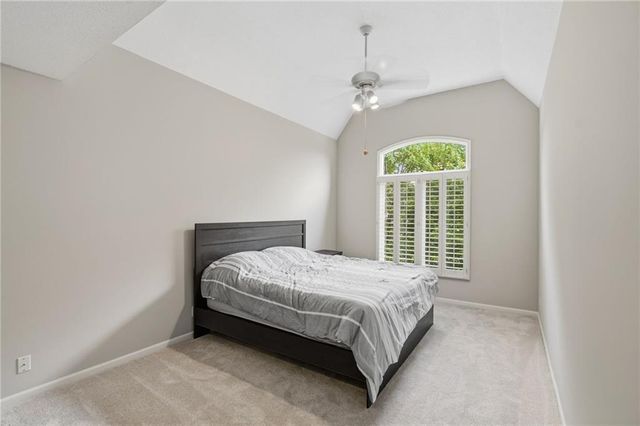 8011 Parkview Drive, Parkville, MO 64152