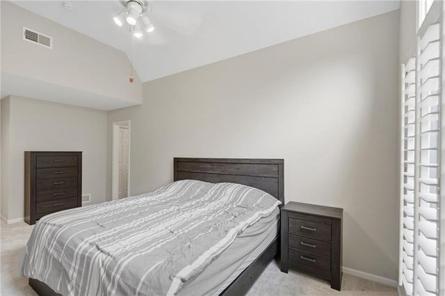 8011 Parkview Drive, Parkville, MO 64152