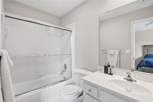 8011 Parkview Drive, Parkville, MO 64152