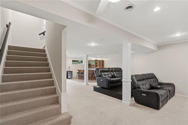 8011 Parkview Drive, Parkville, MO 64152