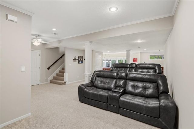 8011 Parkview Drive, Parkville, MO 64152