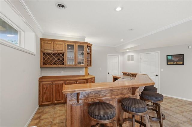 8011 Parkview Drive, Parkville, MO 64152
