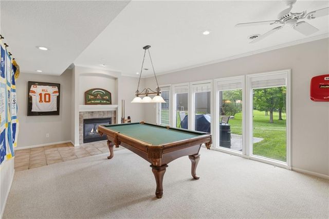 8011 Parkview Drive, Parkville, MO 64152