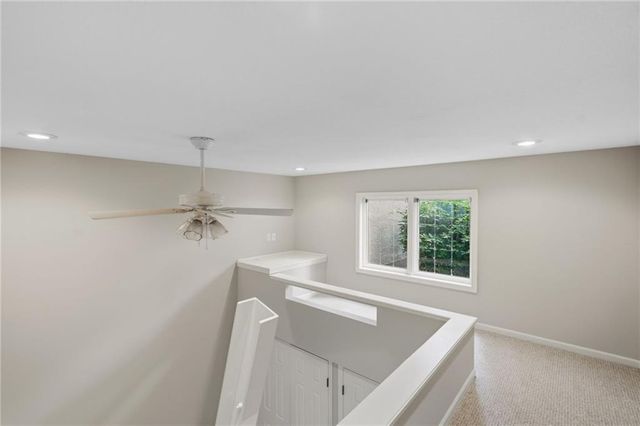 8011 Parkview Drive, Parkville, MO 64152