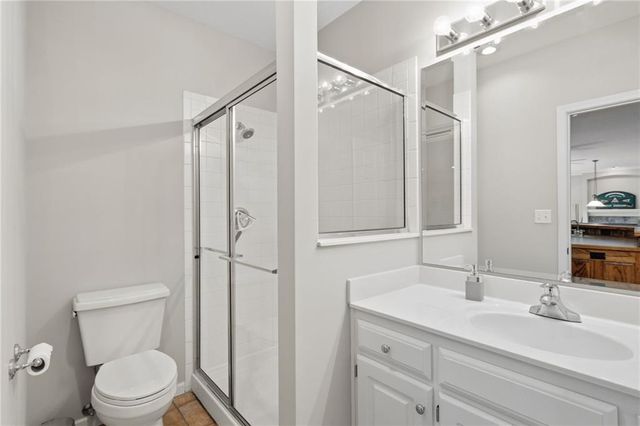 8011 Parkview Drive, Parkville, MO 64152