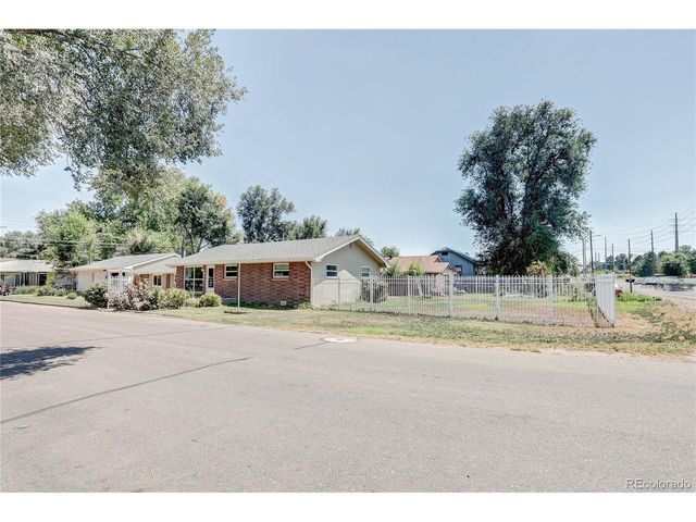 240 22nd Avenue Ct, Greeley, CO 80631