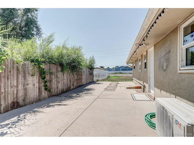 240 22nd Avenue Ct, Greeley, CO 80631